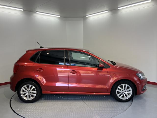 ＶＷ ポロＴＳＩコンフォートラインナビ　バックモニター　フルセグＴＶ　ＣＤ　ＤＶＤ　Ｂｌｕｅｔｏｏｔｈ　ＥＴＣ　ドラレコ　オートライト　ＬＥＤヘッドライト　オートライト　ＬＥＤヘッドライト　電動格納ドアミラー　純正アルミホイール（愛媛県）の中古車