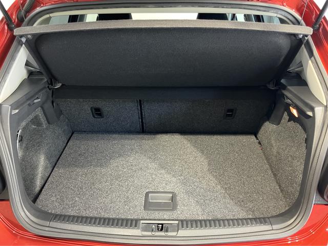 ＶＷ ポロＴＳＩコンフォートラインナビ　バックモニター　フルセグＴＶ　ＣＤ　ＤＶＤ　Ｂｌｕｅｔｏｏｔｈ　ＥＴＣ　ドラレコ　オートライト　ＬＥＤヘッドライト　オートライト　ＬＥＤヘッドライト　電動格納ドアミラー　純正アルミホイール（愛媛県）の中古車