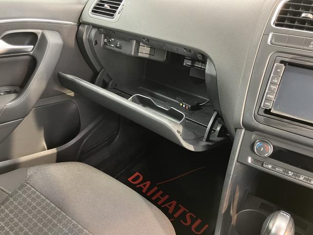 ＶＷ ポロＴＳＩコンフォートラインナビ　バックモニター　フルセグＴＶ　ＣＤ　ＤＶＤ　Ｂｌｕｅｔｏｏｔｈ　ＥＴＣ　ドラレコ　オートライト　ＬＥＤヘッドライト　オートライト　ＬＥＤヘッドライト　電動格納ドアミラー　純正アルミホイール（愛媛県）の中古車