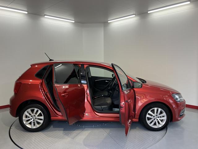 ＶＷ ポロＴＳＩコンフォートラインナビ　バックモニター　フルセグＴＶ　ＣＤ　ＤＶＤ　Ｂｌｕｅｔｏｏｔｈ　ＥＴＣ　ドラレコ　オートライト　ＬＥＤヘッドライト　オートライト　ＬＥＤヘッドライト　電動格納ドアミラー　純正アルミホイール（愛媛県）の中古車