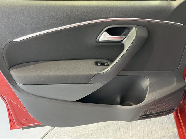 ＶＷ ポロＴＳＩコンフォートラインナビ　バックモニター　フルセグＴＶ　ＣＤ　ＤＶＤ　Ｂｌｕｅｔｏｏｔｈ　ＥＴＣ　ドラレコ　オートライト　ＬＥＤヘッドライト　オートライト　ＬＥＤヘッドライト　電動格納ドアミラー　純正アルミホイール（愛媛県）の中古車
