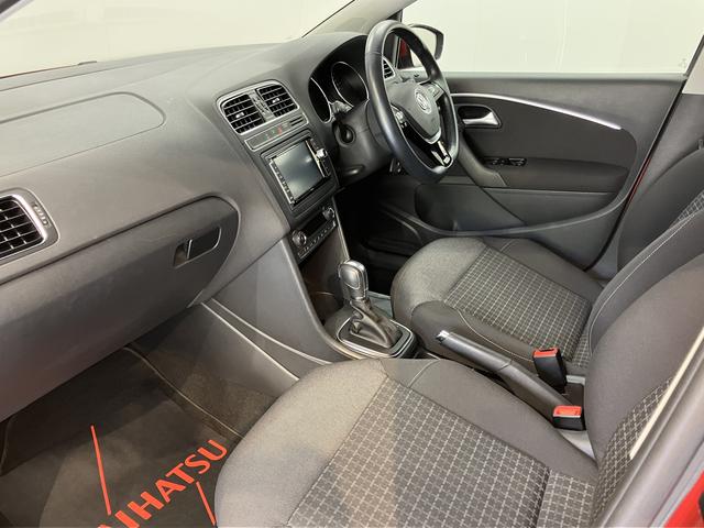 ＶＷ ポロＴＳＩコンフォートラインナビ　バックモニター　フルセグＴＶ　ＣＤ　ＤＶＤ　Ｂｌｕｅｔｏｏｔｈ　ＥＴＣ　ドラレコ　オートライト　ＬＥＤヘッドライト　オートライト　ＬＥＤヘッドライト　電動格納ドアミラー　純正アルミホイール（愛媛県）の中古車