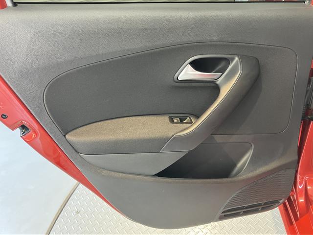 ＶＷ ポロＴＳＩコンフォートラインナビ　バックモニター　フルセグＴＶ　ＣＤ　ＤＶＤ　Ｂｌｕｅｔｏｏｔｈ　ＥＴＣ　ドラレコ　オートライト　ＬＥＤヘッドライト　オートライト　ＬＥＤヘッドライト　電動格納ドアミラー　純正アルミホイール（愛媛県）の中古車