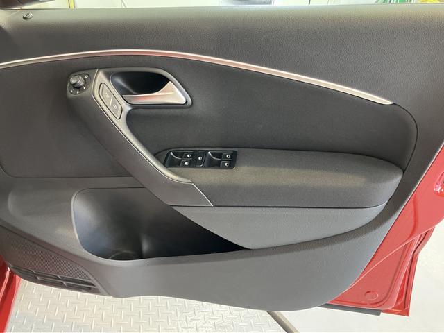 ＶＷ ポロＴＳＩコンフォートラインナビ　バックモニター　フルセグＴＶ　ＣＤ　ＤＶＤ　Ｂｌｕｅｔｏｏｔｈ　ＥＴＣ　ドラレコ　オートライト　ＬＥＤヘッドライト　オートライト　ＬＥＤヘッドライト　電動格納ドアミラー　純正アルミホイール（愛媛県）の中古車