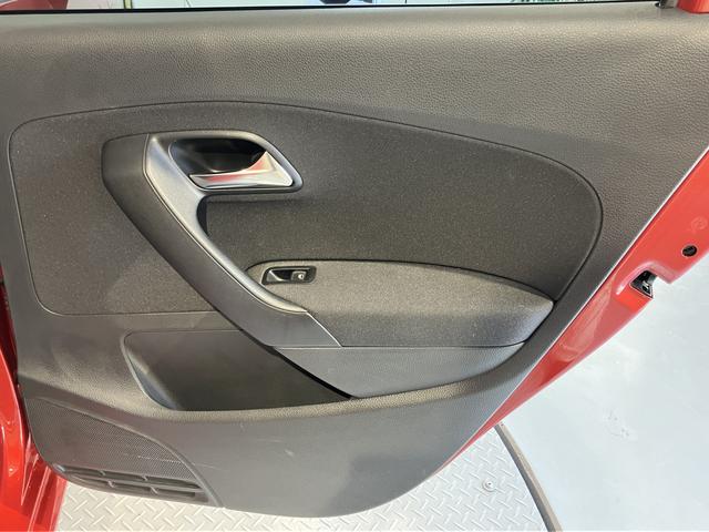 ＶＷ ポロＴＳＩコンフォートラインナビ　バックモニター　フルセグＴＶ　ＣＤ　ＤＶＤ　Ｂｌｕｅｔｏｏｔｈ　ＥＴＣ　ドラレコ　オートライト　ＬＥＤヘッドライト　オートライト　ＬＥＤヘッドライト　電動格納ドアミラー　純正アルミホイール（愛媛県）の中古車