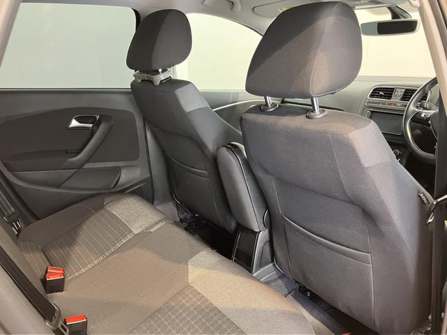 ＶＷ ポロＴＳＩコンフォートラインナビ　バックモニター　フルセグＴＶ　ＣＤ　ＤＶＤ　Ｂｌｕｅｔｏｏｔｈ　ＥＴＣ　ドラレコ　オートライト　ＬＥＤヘッドライト　オートライト　ＬＥＤヘッドライト　電動格納ドアミラー　純正アルミホイール（愛媛県）の中古車