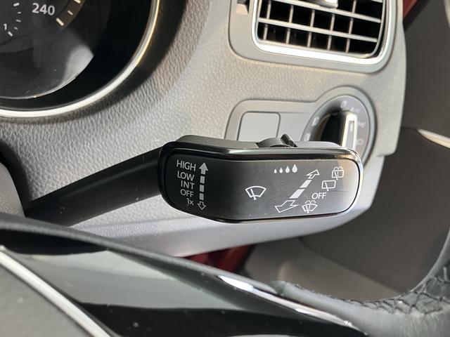 ＶＷ ポロＴＳＩコンフォートラインナビ　バックモニター　フルセグＴＶ　ＣＤ　ＤＶＤ　Ｂｌｕｅｔｏｏｔｈ　ＥＴＣ　ドラレコ　オートライト　ＬＥＤヘッドライト　オートライト　ＬＥＤヘッドライト　電動格納ドアミラー　純正アルミホイール（愛媛県）の中古車