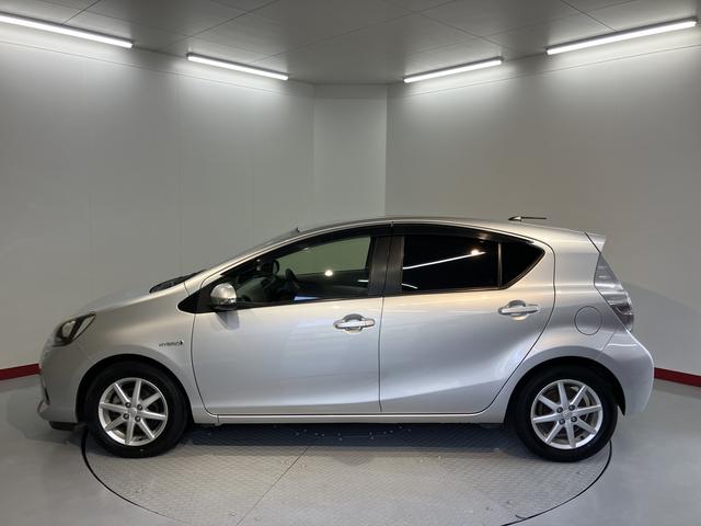 アクアＳ純正ナビ　バックモニター　フルセグＴＶ　ＣＤ　ＤＶＤ　Ｂｌｕｅｔｏｏｔｈ　社外ＥＴＣ　ドラレコ　前席シートヒーター　オートライト　ＬＥＤヘッドライト　プッシュスタート　電動格納ドアミラー（愛媛県）の中古車