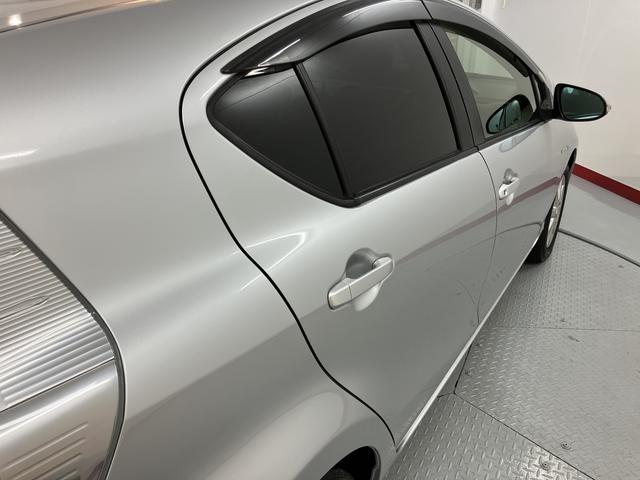 アクアＳ純正ナビ　バックモニター　フルセグＴＶ　ＣＤ　ＤＶＤ　Ｂｌｕｅｔｏｏｔｈ　社外ＥＴＣ　ドラレコ　前席シートヒーター　オートライト　ＬＥＤヘッドライト　プッシュスタート　電動格納ドアミラー（愛媛県）の中古車