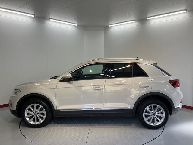 VW T−ロックTDI スタイル純正ナビ バックモニター Bluetooth ラジオ プッシュスタート アイドリングストップ オートライト LEDヘッドライト クルーズコントロール 電動パーキング 電動格納ドアミラー(愛媛県)の中古車