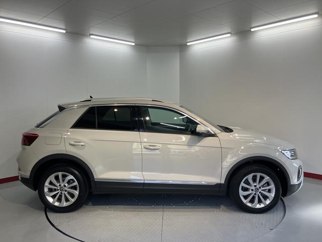 VW T−ロックTDI スタイル純正ナビ バックモニター Bluetooth ラジオ プッシュスタート アイドリングストップ オートライト LEDヘッドライト クルーズコントロール 電動パーキング 電動格納ドアミラー(愛媛県)の中古車