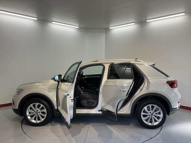 VW T−ロックTDI スタイル純正ナビ バックモニター Bluetooth ラジオ プッシュスタート アイドリングストップ オートライト LEDヘッドライト クルーズコントロール 電動パーキング 電動格納ドアミラー(愛媛県)の中古車