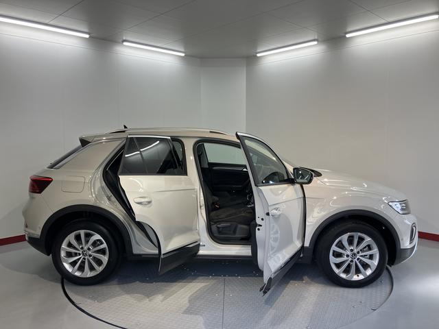 VW T−ロックTDI スタイル純正ナビ バックモニター Bluetooth ラジオ プッシュスタート アイドリングストップ オートライト LEDヘッドライト クルーズコントロール 電動パーキング 電動格納ドアミラー(愛媛県)の中古車