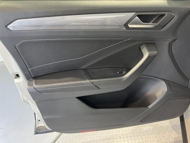 VW T−ロックTDI スタイル純正ナビ バックモニター Bluetooth ラジオ プッシュスタート アイドリングストップ オートライト LEDヘッドライト クルーズコントロール 電動パーキング 電動格納ドアミラー(愛媛県)の中古車