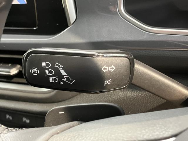 VW T−ロックTDI スタイル純正ナビ バックモニター Bluetooth ラジオ プッシュスタート アイドリングストップ オートライト LEDヘッドライト クルーズコントロール 電動パーキング 電動格納ドアミラー(愛媛県)の中古車