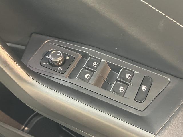 VW T−ロックTDI スタイル純正ナビ バックモニター Bluetooth ラジオ プッシュスタート アイドリングストップ オートライト LEDヘッドライト クルーズコントロール 電動パーキング 電動格納ドアミラー(愛媛県)の中古車