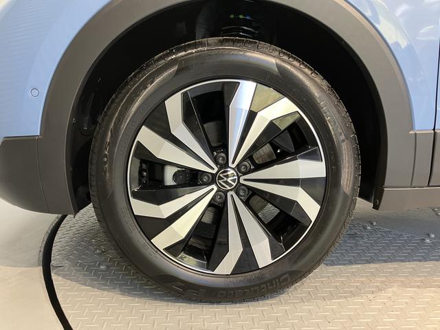 ＶＷ Ｔ−クロスＴＳＩ　スタイル２ＷＤ　アダプティブクルーズコントロール　オートライト　ＬＥＤヘッドライト　運転席・助手席シートヒーター　純正ナビ　コーナーセンサー　アイドリングストップ車　純正アルミホイール　　ＥＴＣ車載器（愛媛県）の中古車