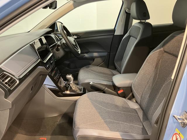 ＶＷ Ｔ−クロスＴＳＩ　スタイル２ＷＤ　アダプティブクルーズコントロール　オートライト　ＬＥＤヘッドライト　運転席・助手席シートヒーター　純正ナビ　コーナーセンサー　アイドリングストップ車　純正アルミホイール　　ＥＴＣ車載器（愛媛県）の中古車