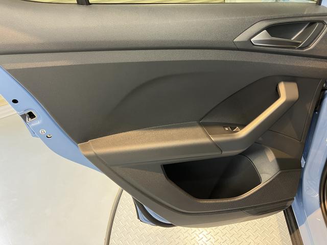 ＶＷ Ｔ−クロスＴＳＩ　スタイル２ＷＤ　アダプティブクルーズコントロール　オートライト　ＬＥＤヘッドライト　運転席・助手席シートヒーター　純正ナビ　コーナーセンサー　アイドリングストップ車　純正アルミホイール　　ＥＴＣ車載器（愛媛県）の中古車