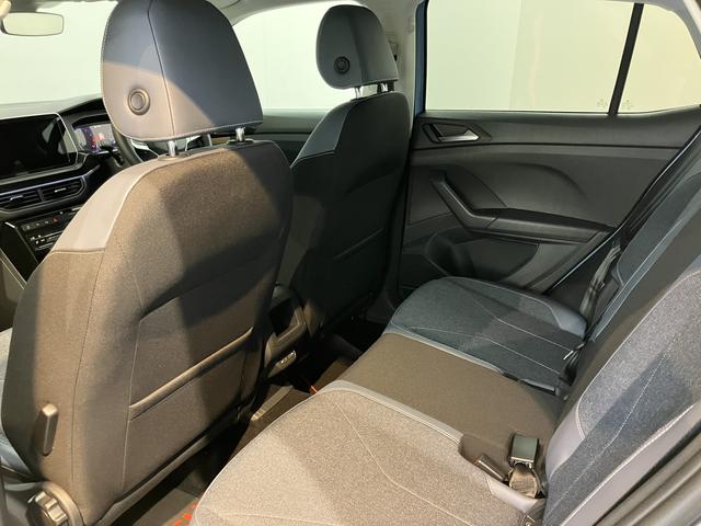 ＶＷ Ｔ−クロスＴＳＩ　スタイル２ＷＤ　アダプティブクルーズコントロール　オートライト　ＬＥＤヘッドライト　運転席・助手席シートヒーター　純正ナビ　コーナーセンサー　アイドリングストップ車　純正アルミホイール　　ＥＴＣ車載器（愛媛県）の中古車
