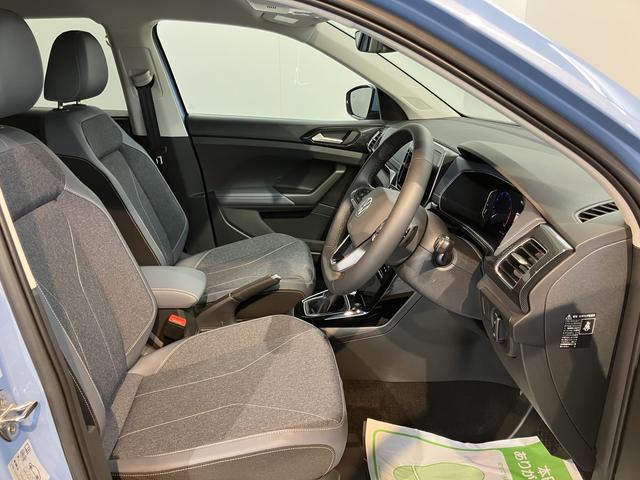 ＶＷ Ｔ−クロスＴＳＩ　スタイル２ＷＤ　アダプティブクルーズコントロール　オートライト　ＬＥＤヘッドライト　運転席・助手席シートヒーター　純正ナビ　コーナーセンサー　アイドリングストップ車　純正アルミホイール　　ＥＴＣ車載器（愛媛県）の中古車