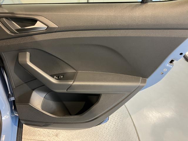 ＶＷ Ｔ−クロスＴＳＩ　スタイル２ＷＤ　アダプティブクルーズコントロール　オートライト　ＬＥＤヘッドライト　運転席・助手席シートヒーター　純正ナビ　コーナーセンサー　アイドリングストップ車　純正アルミホイール　　ＥＴＣ車載器（愛媛県）の中古車