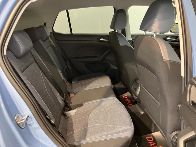 ＶＷ Ｔ−クロスＴＳＩ　スタイル２ＷＤ　アダプティブクルーズコントロール　オートライト　ＬＥＤヘッドライト　運転席・助手席シートヒーター　純正ナビ　コーナーセンサー　アイドリングストップ車　純正アルミホイール　　ＥＴＣ車載器（愛媛県）の中古車