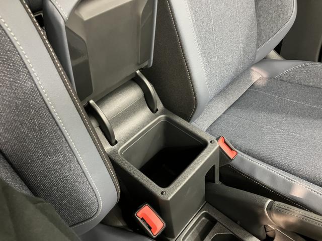 ＶＷ Ｔ−クロスＴＳＩ　スタイル２ＷＤ　アダプティブクルーズコントロール　オートライト　ＬＥＤヘッドライト　運転席・助手席シートヒーター　純正ナビ　コーナーセンサー　アイドリングストップ車　純正アルミホイール　　ＥＴＣ車載器（愛媛県）の中古車