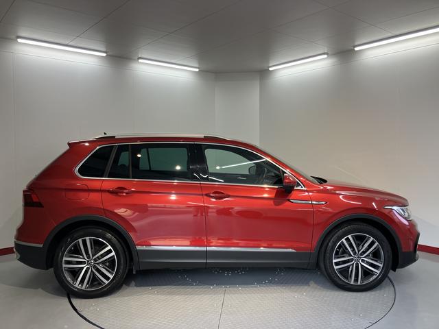 VW ティグアンTSI ファーストエディション純正ナビ パノラマモニター Bluetooth 全席シートヒーター ハンドルヒーター LEDヘッドライト クルーズコントロール プッシュスタート アイドリングストップ 電動格納ドアミラー ETC(愛媛県)の中古車