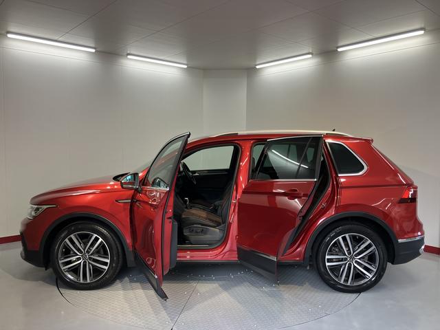 VW ティグアンTSI ファーストエディション純正ナビ パノラマモニター Bluetooth 全席シートヒーター ハンドルヒーター LEDヘッドライト クルーズコントロール プッシュスタート アイドリングストップ 電動格納ドアミラー ETC(愛媛県)の中古車