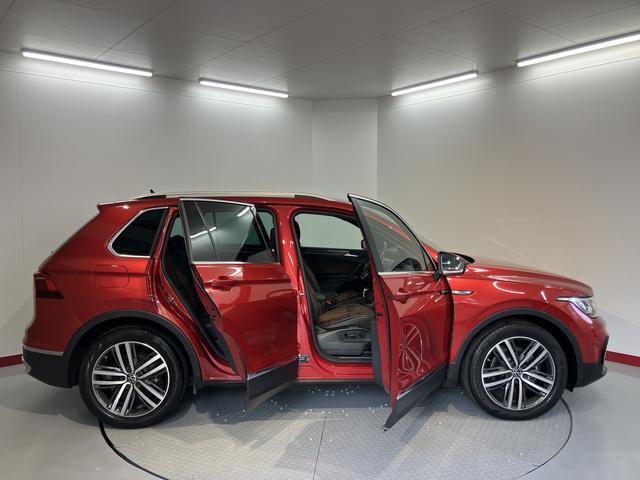 VW ティグアンTSI ファーストエディション純正ナビ パノラマモニター Bluetooth 全席シートヒーター ハンドルヒーター LEDヘッドライト クルーズコントロール プッシュスタート アイドリングストップ 電動格納ドアミラー ETC(愛媛県)の中古車