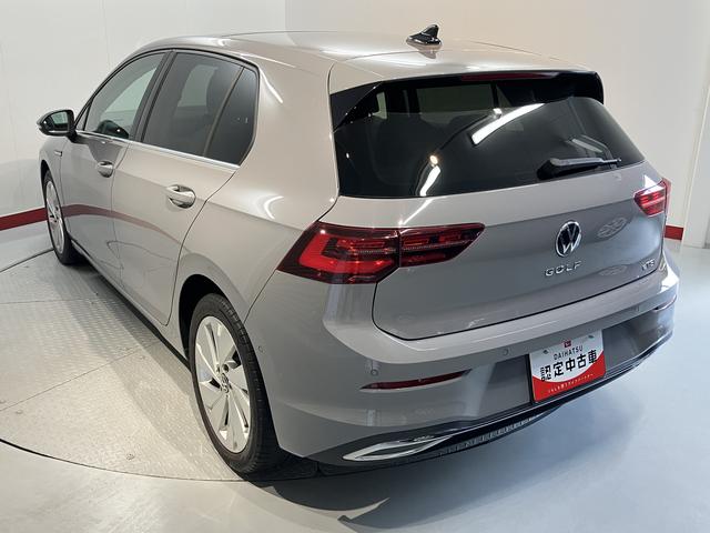 ＶＷ ゴルフｅＴＳＩスタイルプッシュスタート　電動パーキングブレーキ　オートブレーキホールド　オートライト　オートマチックハイビーム　ＬＥＤヘッドライト　リヤフォグランプ　運転席・助手席シートヒーター　パーキングアシスト　２ＷＤ（愛媛県）の中古車