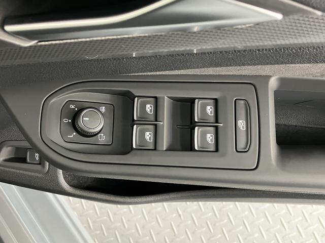 ＶＷ ゴルフヴァリアントｅＴＳＩ　スタイル純正ナビ　ＥＴＣ車載器　バックカメラ　クルーズコントロール　プッシュスタート　オートライト　ＬＥＤヘッドライト　電動パーキング　前席シートヒーター　アルミホイール（愛媛県）の中古車