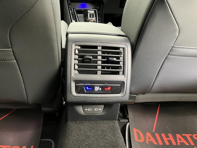 ＶＷ ゴルフヴァリアントｅＴＳＩ　スタイル純正ナビ　ＥＴＣ車載器　バックカメラ　クルーズコントロール　プッシュスタート　オートライト　ＬＥＤヘッドライト　電動パーキング　前席シートヒーター　アルミホイール（愛媛県）の中古車