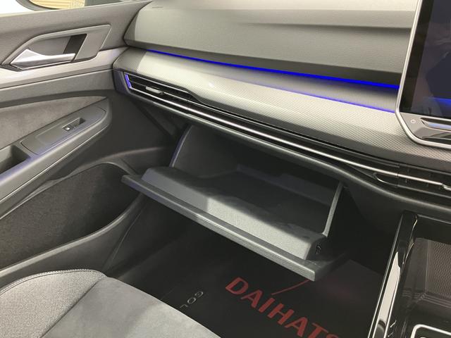 ＶＷ ゴルフヴァリアントｅＴＳＩ　スタイル純正ナビ　ＥＴＣ車載器　バックカメラ　クルーズコントロール　プッシュスタート　オートライト　ＬＥＤヘッドライト　電動パーキング　前席シートヒーター　アルミホイール（愛媛県）の中古車