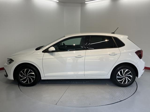 ＶＷ ポロＴＳＩアクティブプッシュスタート　アイドリングストップ　　オートライト　オートマチックハイビーム　ＬＥＤヘッドライト　コーナーセンサー　パーキングアシスト　ワイヤレス充電　アダプティブクルーズコントロール　２ＷＤ（愛媛県）の中古車