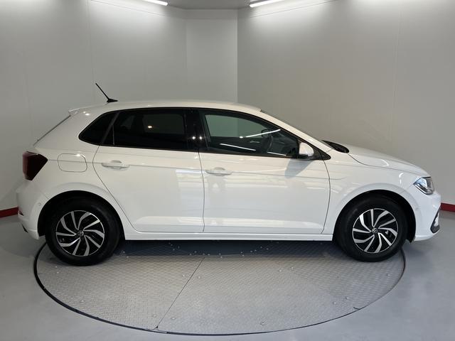 ＶＷ ポロＴＳＩアクティブプッシュスタート　アイドリングストップ　　オートライト　オートマチックハイビーム　ＬＥＤヘッドライト　コーナーセンサー　パーキングアシスト　ワイヤレス充電　アダプティブクルーズコントロール　２ＷＤ（愛媛県）の中古車