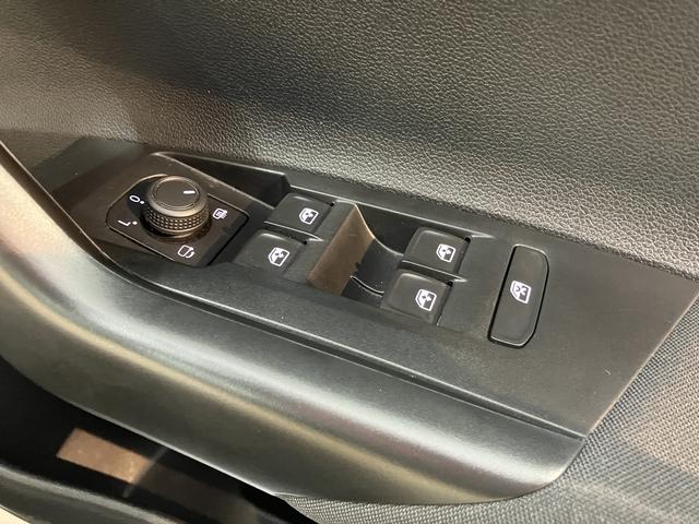 ＶＷ ポロＴＳＩアクティブプッシュスタート　アイドリングストップ　　オートライト　オートマチックハイビーム　ＬＥＤヘッドライト　コーナーセンサー　パーキングアシスト　ワイヤレス充電　アダプティブクルーズコントロール　２ＷＤ（愛媛県）の中古車