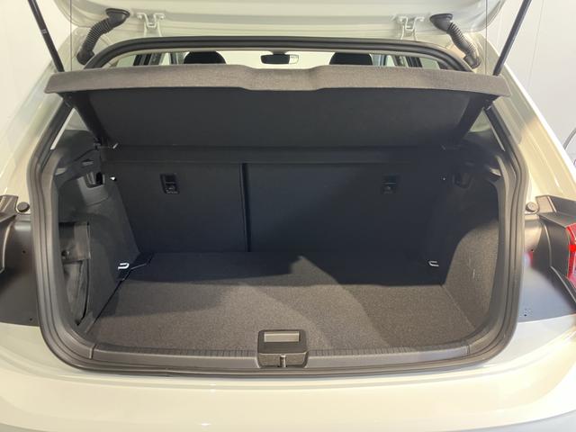 ＶＷ ポロＴＳＩアクティブプッシュスタート　アイドリングストップ　　オートライト　オートマチックハイビーム　ＬＥＤヘッドライト　コーナーセンサー　パーキングアシスト　ワイヤレス充電　アダプティブクルーズコントロール　２ＷＤ（愛媛県）の中古車