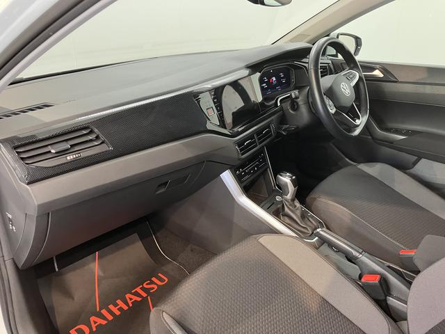 ＶＷ ポロＴＳＩアクティブプッシュスタート　アイドリングストップ　　オートライト　オートマチックハイビーム　ＬＥＤヘッドライト　コーナーセンサー　パーキングアシスト　ワイヤレス充電　アダプティブクルーズコントロール　２ＷＤ（愛媛県）の中古車