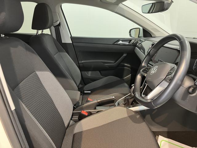 ＶＷ ポロＴＳＩアクティブプッシュスタート　アイドリングストップ　　オートライト　オートマチックハイビーム　ＬＥＤヘッドライト　コーナーセンサー　パーキングアシスト　ワイヤレス充電　アダプティブクルーズコントロール　２ＷＤ（愛媛県）の中古車