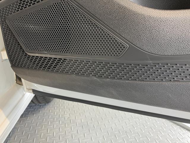 ＶＷ ポロＴＳＩアクティブプッシュスタート　アイドリングストップ　　オートライト　オートマチックハイビーム　ＬＥＤヘッドライト　コーナーセンサー　パーキングアシスト　ワイヤレス充電　アダプティブクルーズコントロール　２ＷＤ（愛媛県）の中古車