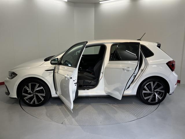 ＶＷ ポロＴＳＩ　Ｒラインプッシュスタート　アイドリングストップ　オートライト　オートマチックハイビーム　コーナーセンサー　パーキングアシスト　アダプティブクルーズコントロール　フロントフォグランプ　リヤフォグランプ　２ＷＤ（愛媛県）の中古車