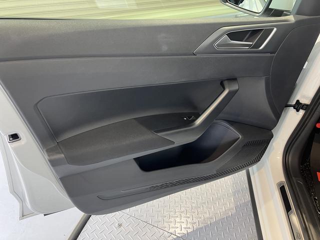 ＶＷ ポロＴＳＩ　Ｒラインプッシュスタート　アイドリングストップ　オートライト　オートマチックハイビーム　コーナーセンサー　パーキングアシスト　アダプティブクルーズコントロール　フロントフォグランプ　リヤフォグランプ　２ＷＤ（愛媛県）の中古車