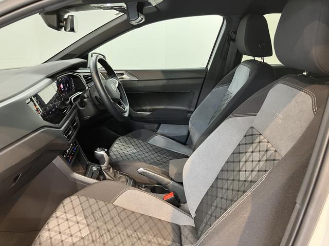 ＶＷ ポロＴＳＩ　Ｒラインプッシュスタート　アイドリングストップ　オートライト　オートマチックハイビーム　コーナーセンサー　パーキングアシスト　アダプティブクルーズコントロール　フロントフォグランプ　リヤフォグランプ　２ＷＤ（愛媛県）の中古車