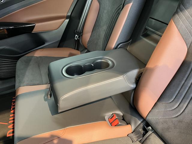 ＶＷ ＩＤ．４プロプッシュスタート　運転席・助手席シートヒーター　アダプティブクルーズコントロール　オートライト　オートマチックハイビーム　ＬＥＤヘッドライト　リヤフォグランプ　ワイヤレス充電　パーキングアシスト（愛媛県）の中古車