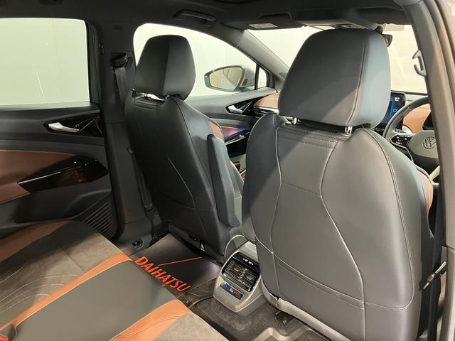 ＶＷ ＩＤ．４プロプッシュスタート　運転席・助手席シートヒーター　アダプティブクルーズコントロール　オートライト　オートマチックハイビーム　ＬＥＤヘッドライト　リヤフォグランプ　ワイヤレス充電　パーキングアシスト（愛媛県）の中古車