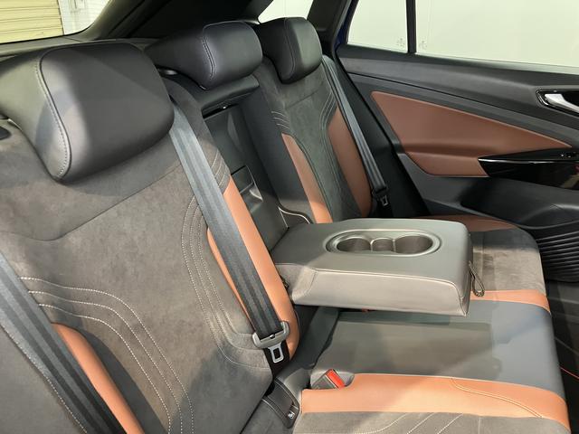 ＶＷ ＩＤ．４プロオートライト　オートマチックハイビーム　ＬＥＤヘッドライト　リヤフォグランプ　アダプティブクルーズコントロール　パーキングアシスト　ワイヤレス充電　パワーバックドア　運転席・助手席シートヒーター（愛媛県）の中古車