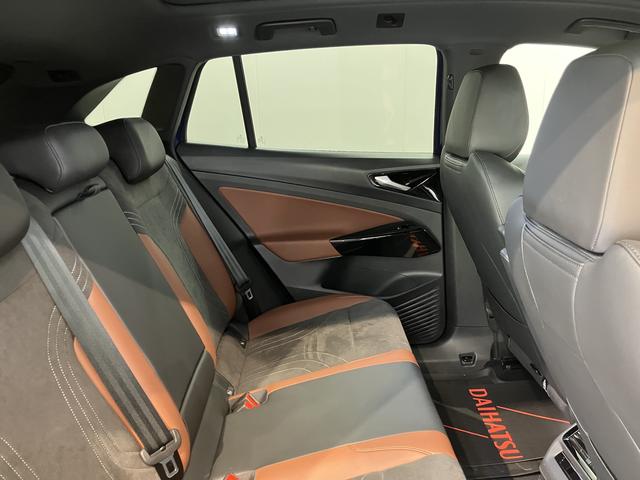 ＶＷ ＩＤ．４プロオートライト　オートマチックハイビーム　ＬＥＤヘッドライト　リヤフォグランプ　アダプティブクルーズコントロール　パーキングアシスト　ワイヤレス充電　パワーバックドア　運転席・助手席シートヒーター（愛媛県）の中古車