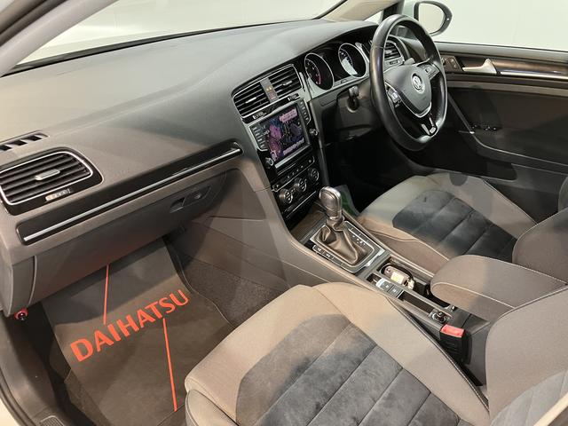 ＶＷ ゴルフＴＳＩハイラインプッシュスタート　電動パーキングブレーキ　アイドリングストップ　オートライト　フロントフォグランプ　リヤフォグランプ　アダプティブクルーズコントロール　オートブレーキホールド　純正ナビ　フルセグＴＶ（愛媛県）の中古車